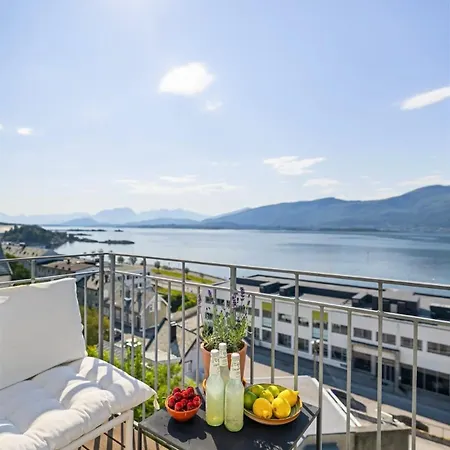 Bright And Modern Penthouse In The Center Of Alesund! Apartamento Ålesund