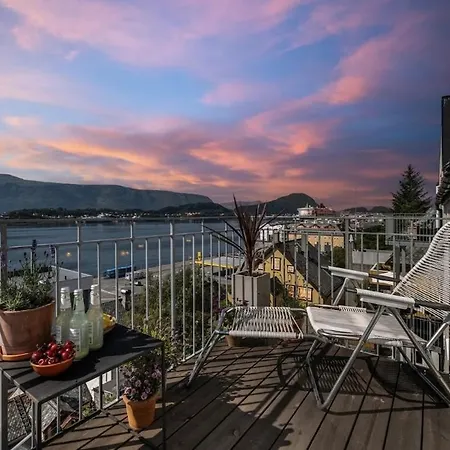 Bright And Modern Penthouse In The Center Of Alesund! * Олесунн