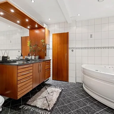Bright And Modern Penthouse In The Center Of Alesund!