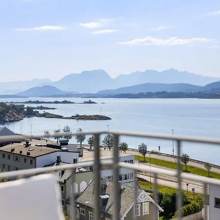 Apartamento Bright And Modern Penthouse In The Center Of Alesund! Ålesund